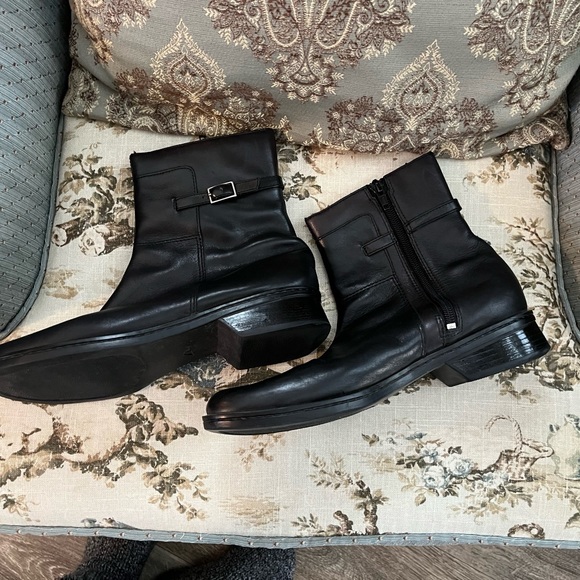 Clarks Black Leather Ankle Boots Size 8 - Picture 2 of 6